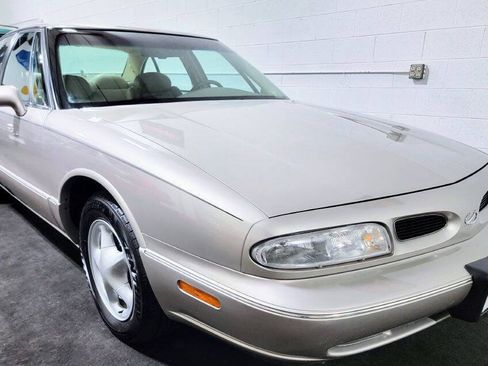 Used 1997 Oldsmobile 88 LSS FWD image 37