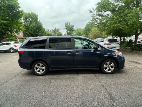 Used 2020 Toyota Sienna L FWD image 6