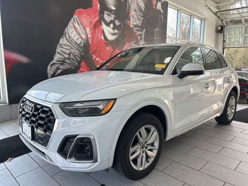 Used 2023 Audi Q5 2.0T Premium w/ Convenience Package image 1