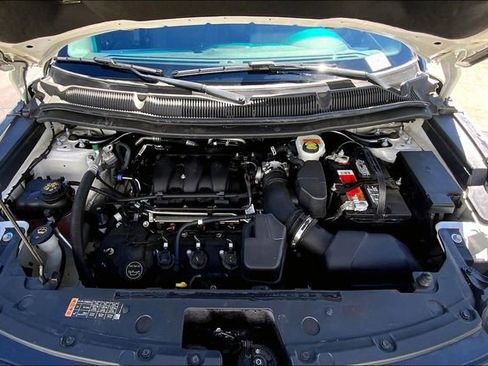 Used 2018 Ford Explorer XLT w/ Equipment Group 202A FWD image 10