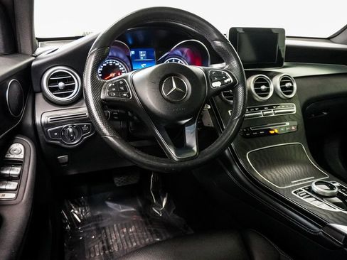 Used 2018 Mercedes-Benz GLC 300 4MATIC w/ Premium Package image 12