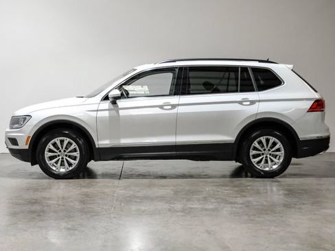 Used 2018 Volkswagen Tiguan SE w/ Panoramic Sunroof Package FWD image 14