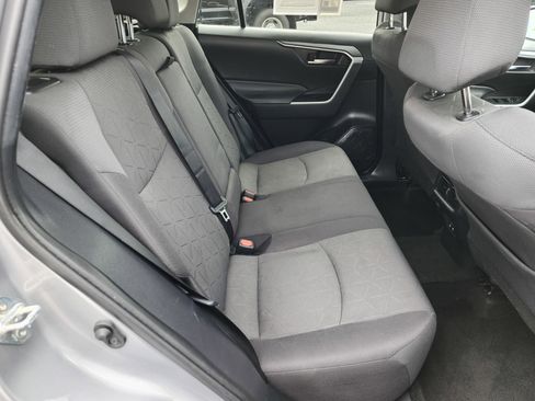 Used 2021 Toyota RAV4 XLE AWD/4WD image 18