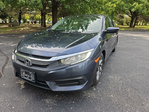 Used 2018 Honda Civic EX image 2