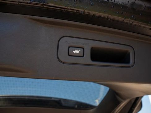 Used 2025 Honda Pilot EX-L image 12