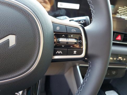 New 2026 Kia Carnival EX FWD image 29