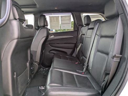 Used 2022 Jeep Grand Cherokee Limited w/ Tech Group AWD/4WD image 14