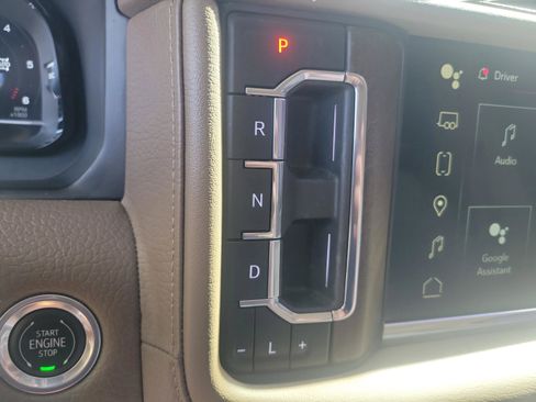 Used 2023 GMC Yukon XL Denali image 25