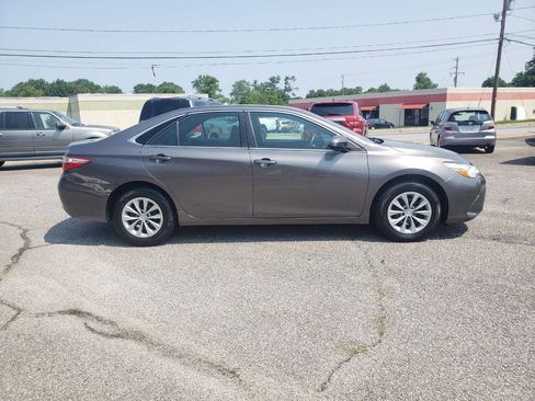 Used 2017 Toyota Camry LE image 2