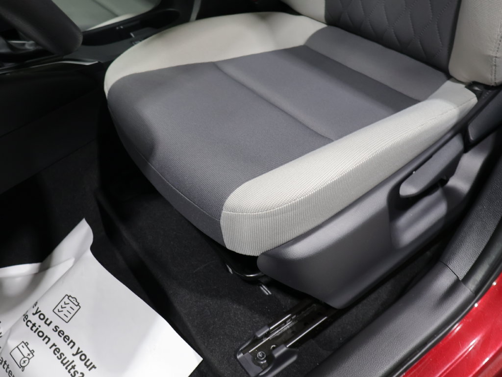 Used 2025 Toyota Corolla LE FWD image 11