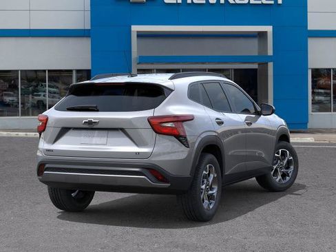 New 2026 Chevrolet Trax LT w/ LT Convenience Package FWD image 4