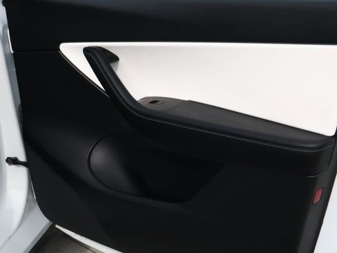 Used 2022 Tesla Model Y Performance image 14