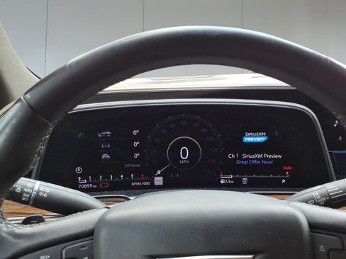 Used 2022 Cadillac Escalade ESV Premium Luxury AWD/4WD image 13