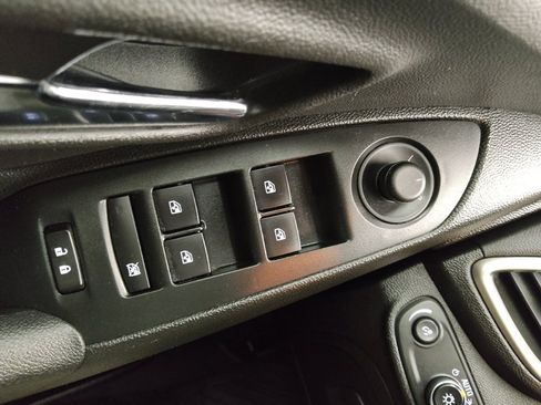 Used 2018 Chevrolet Trax LT w/ Sun & Sound Package FWD image 27