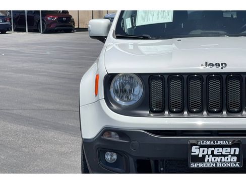 Used 2017 Jeep Renegade Altitude FWD image 18