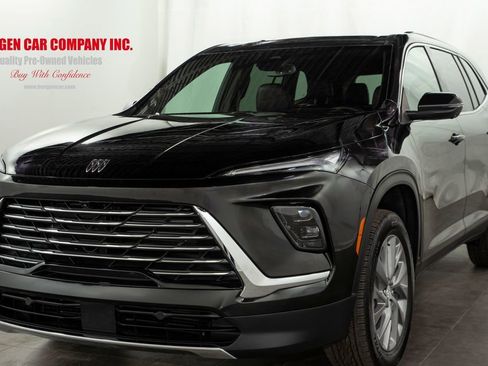 Used 2025 Buick Enclave Preferred image 3