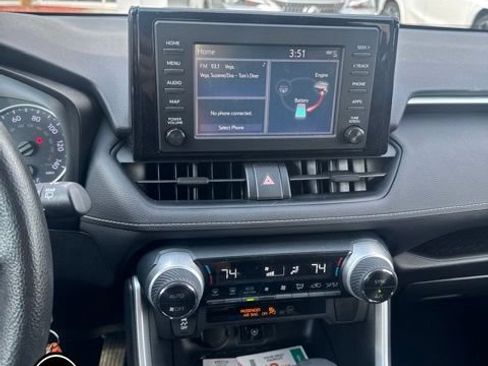 Used 2019 Toyota RAV4 LE w/ Carpet Mat Package AWD/4WD image 9