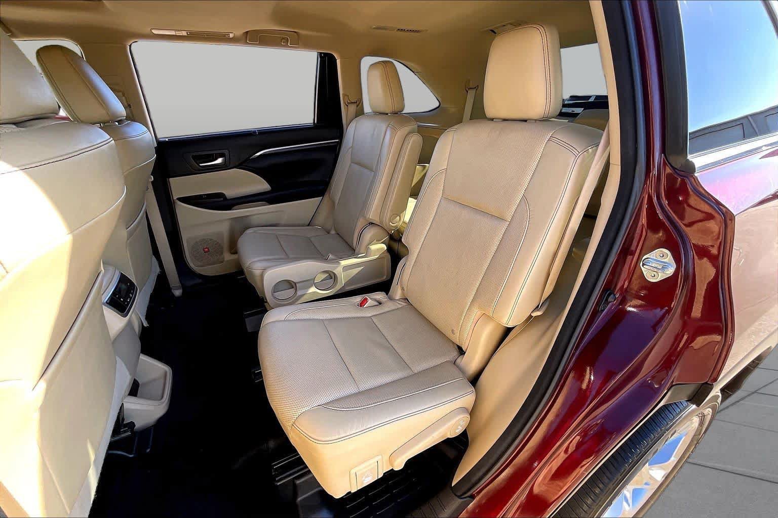 Used 2016 Toyota Highlander Limited FWD image 17