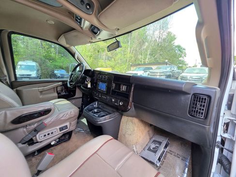 Used 2018 GMC Savana 2500 Extended w/ Enhanced Convenience Package image 36