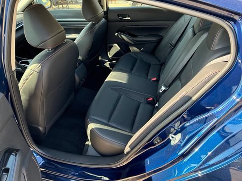 Used 2023 Nissan Altima 2.5 SR w/ SR Premium Package FWD image 9