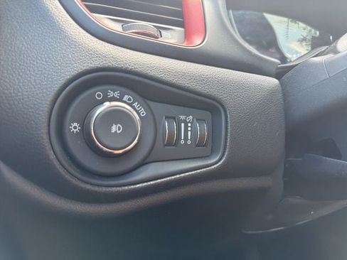 Used 2023 Jeep Renegade Trailhawk AWD/4WD image 34