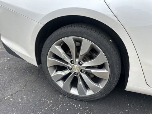 Used 2016 Chevrolet Malibu Premier w/ Driver Confidence Package FWD image 8