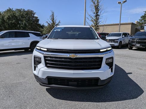 Used 2024 Chevrolet Traverse LS FWD image 8