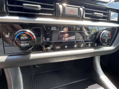 Used 2025 Nissan Pathfinder SV FWD image 17