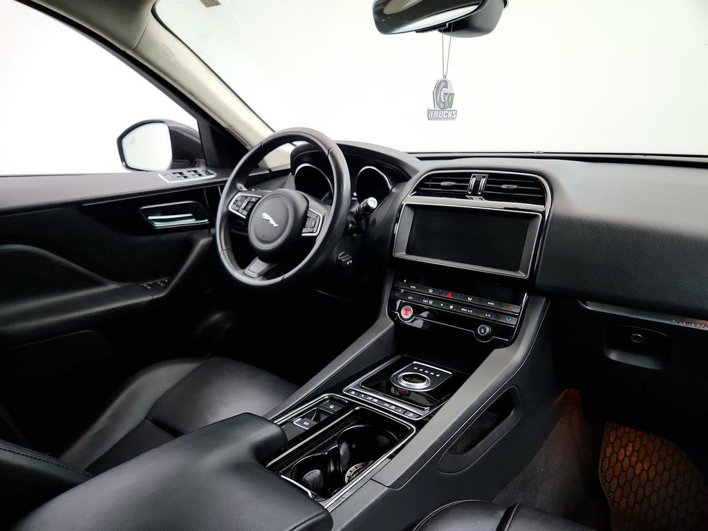 Used 2020 Jaguar F-PACE Premium AWD/4WD image 26