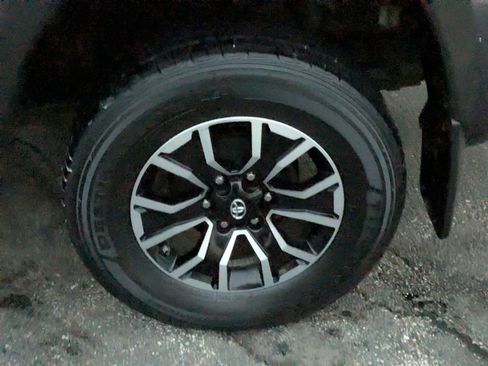 Used 2021 Toyota Tacoma TRD Sport image 22