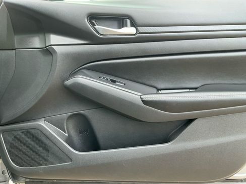 Used 2024 Nissan Altima 2.5 SV image 16