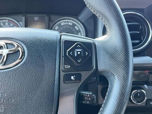 Used 2017 Toyota Tacoma TRD Sport image 16