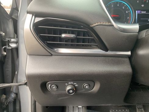 Used 2018 Chevrolet Traverse LT image 23