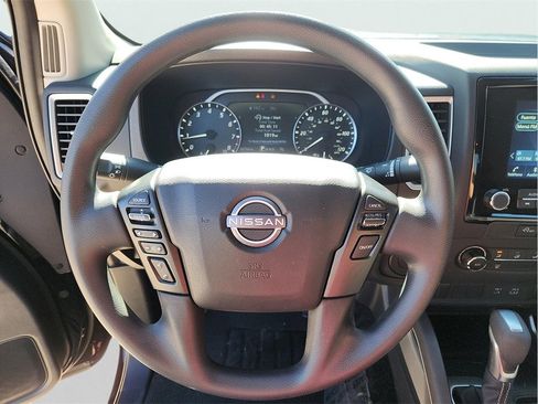 Used 2024 Nissan Frontier SV image 21