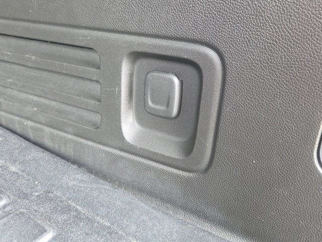 Used 2023 Chevrolet Traverse LT FWD image 11