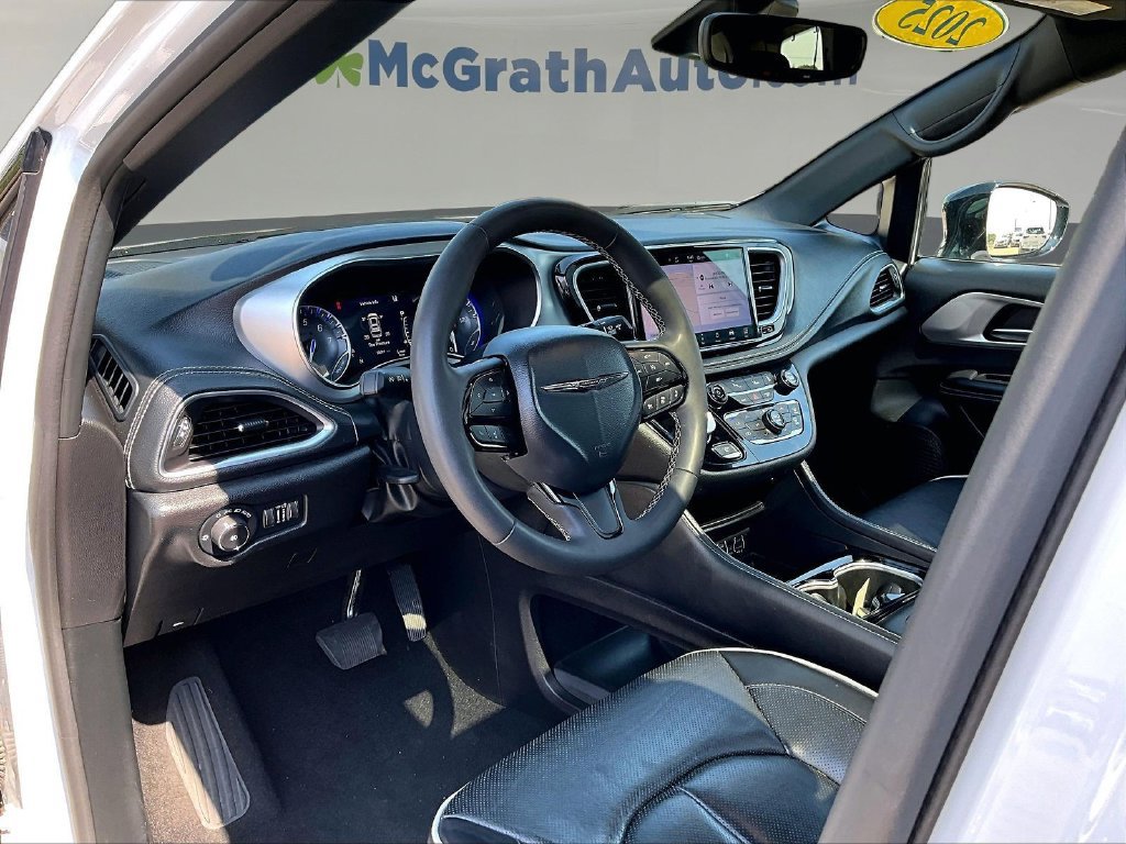 Used 2025 Chrysler Pacifica Limited FWD image 20