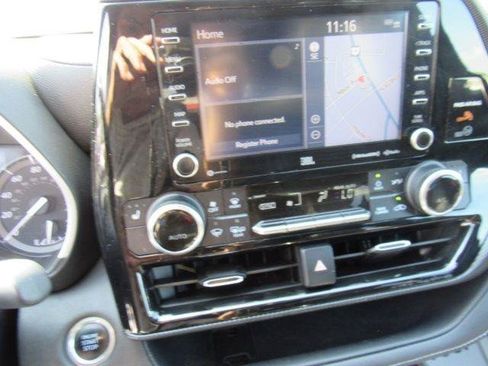 Used 2021 Toyota Highlander XSE AWD/4WD image 29