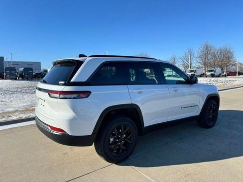 New 2026 Jeep Grand Cherokee Altitude image 6