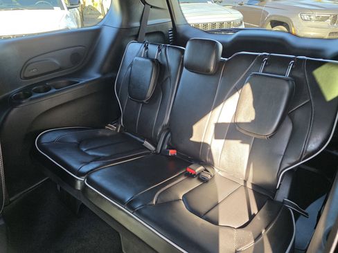 New 2026 Chrysler Pacifica Limited image 17