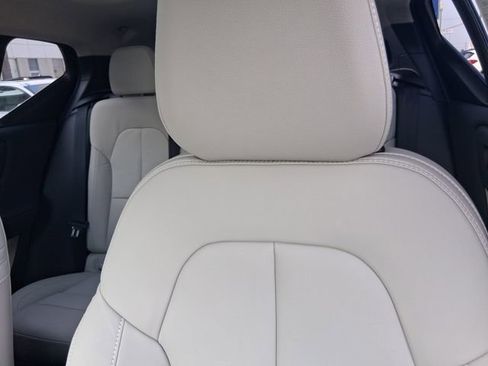 New 2026 Volvo XC40 B5 Plus w/ Protection Package Premier AWD/4WD image 19