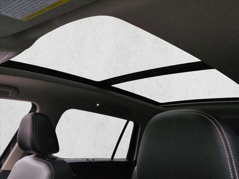 Used 2022 Volkswagen Atlas SEL R-Line image 16