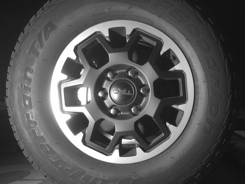 Used 2025 Toyota Tacoma TRD Off-Road image 13