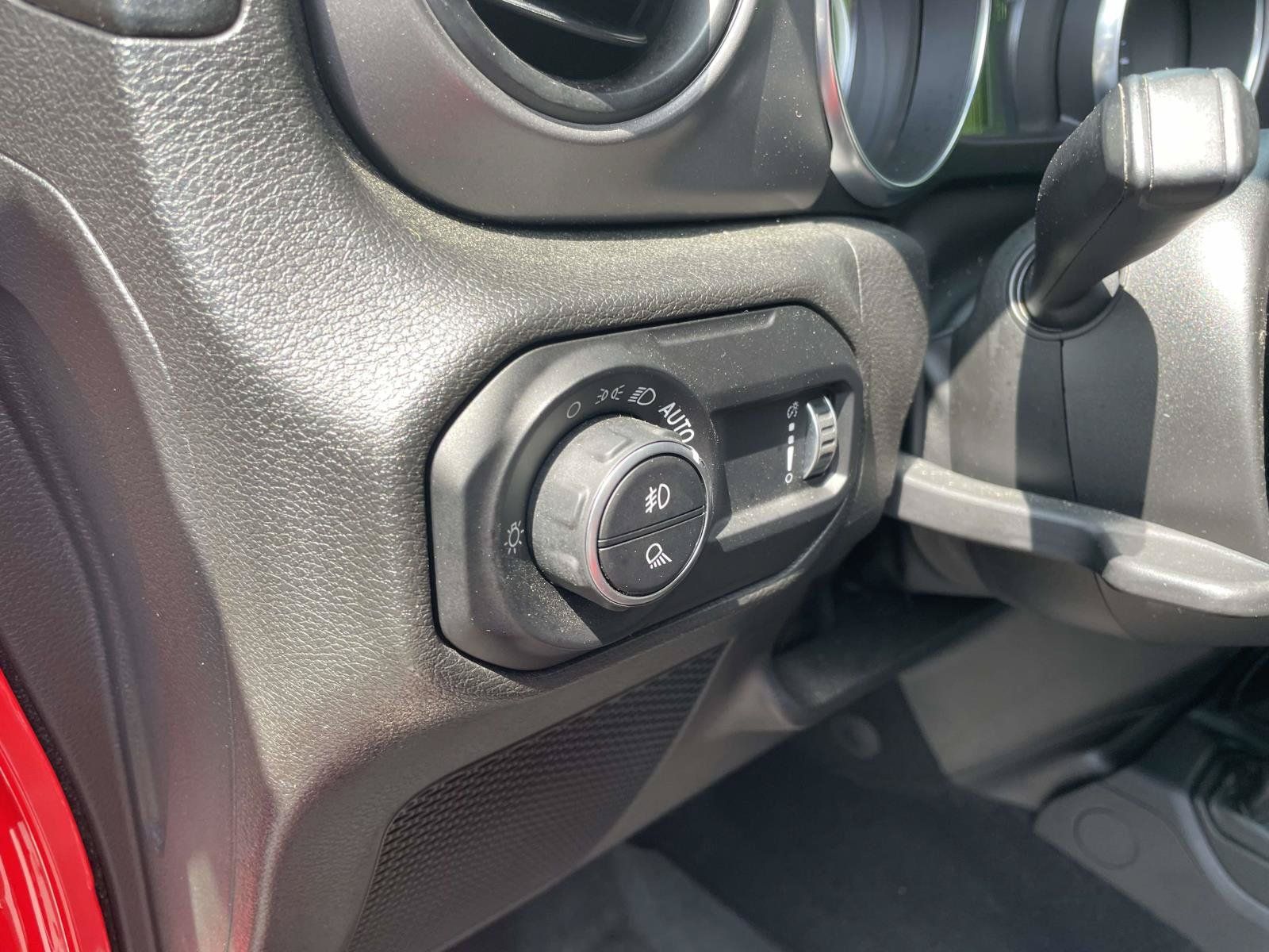 Used 2023 Jeep Gladiator Sport AWD/4WD image 19