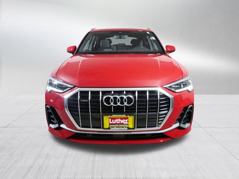 Used 2024 Audi Q3 2.0T Premium image 2
