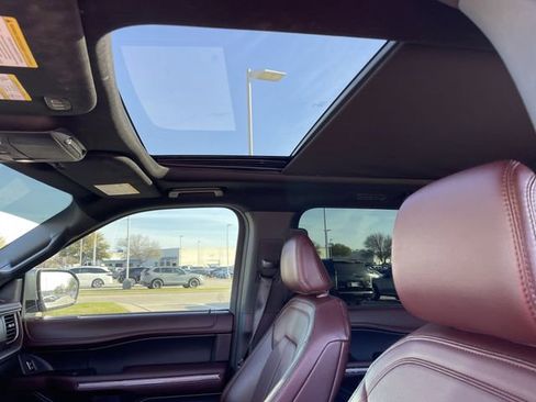 Used 2024 Ford Expedition Limited image 23