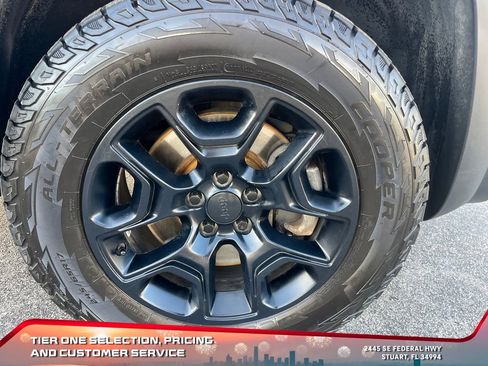 Used 2020 Jeep Cherokee Trailhawk w/ Cold Weather Group image 9