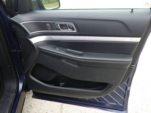 Used 2016 Ford Explorer XLT w/ Equipment Group 202A FWD image 15