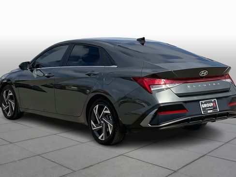 Used 2024 Hyundai Elantra SEL w/ Convenience Package image 10