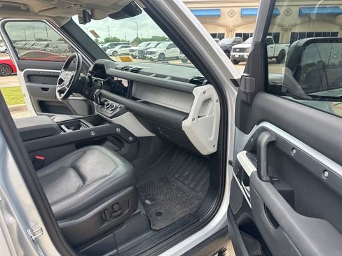 Used 2024 Land Rover Defender 110 S image 16