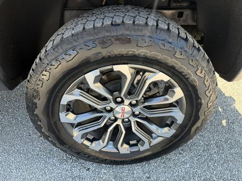 Used 2026 GMC Canyon Denali AWD/4WD image 9